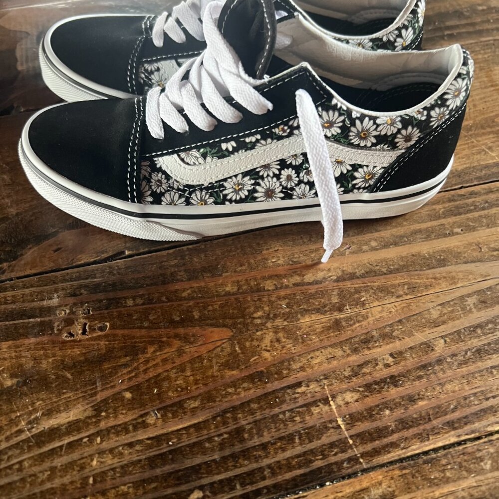 Brand New Vans Old Skool Daisy Black and White Shoes Girls Size 3 - Picture 4 of 6